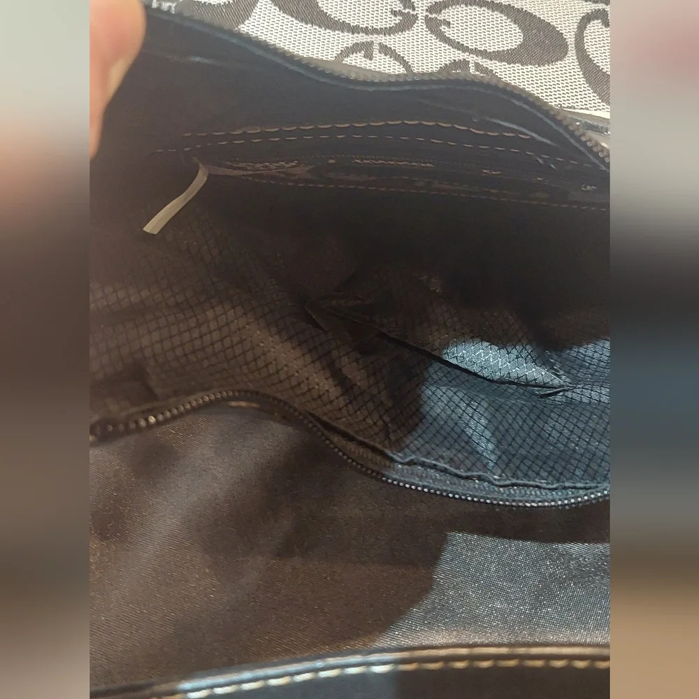 Black & White Signature-Print Shoulder Bag - Classic Monogram Style - Picture 9 of 10